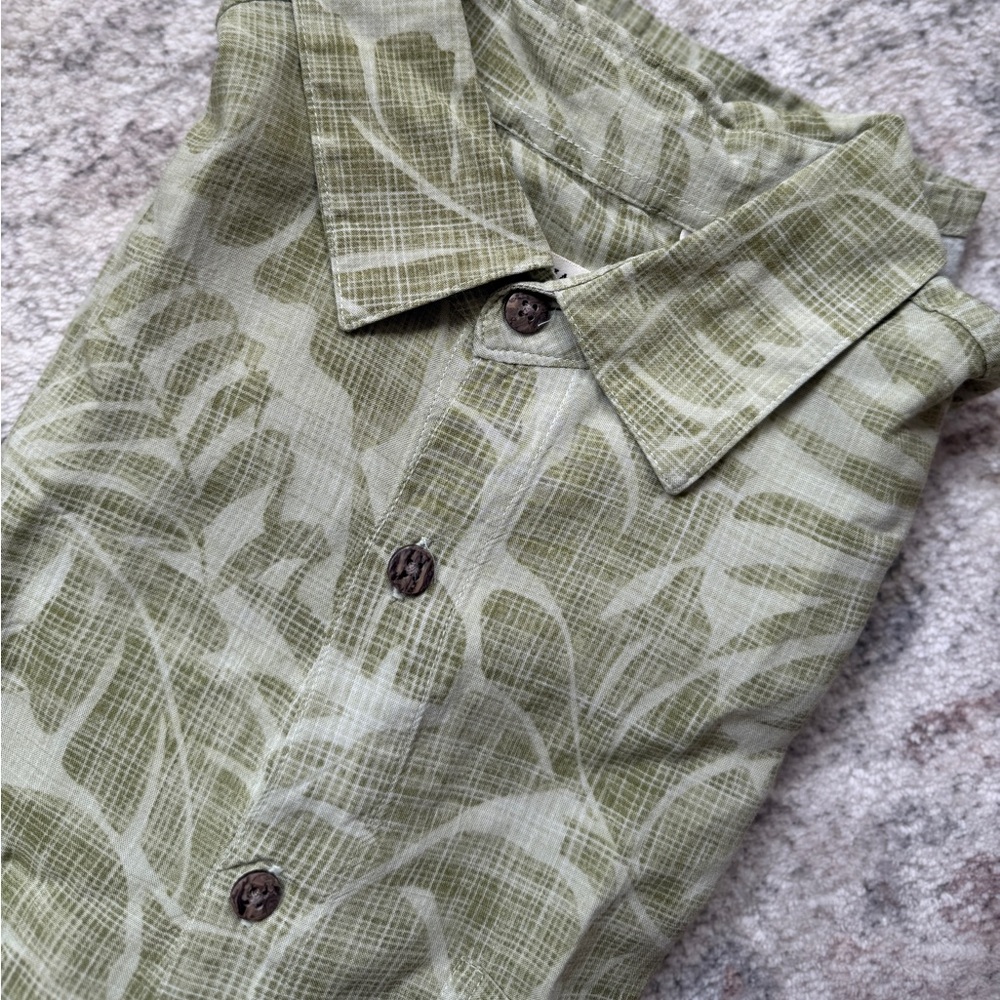 Green Leaf Print Men’s Button-Up Shirt